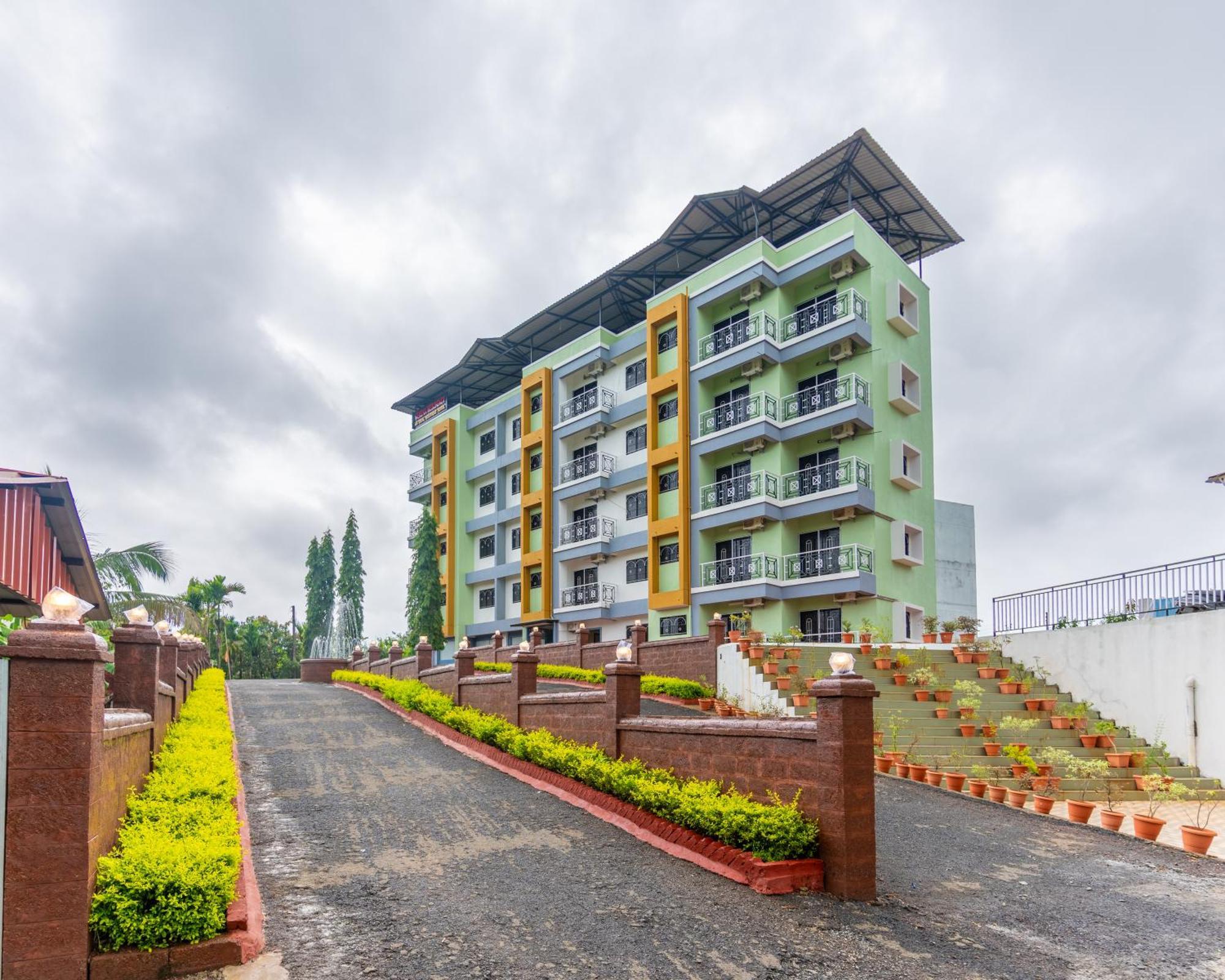 Treebo Green Village Resort - Goa Maneri  Buitenkant foto